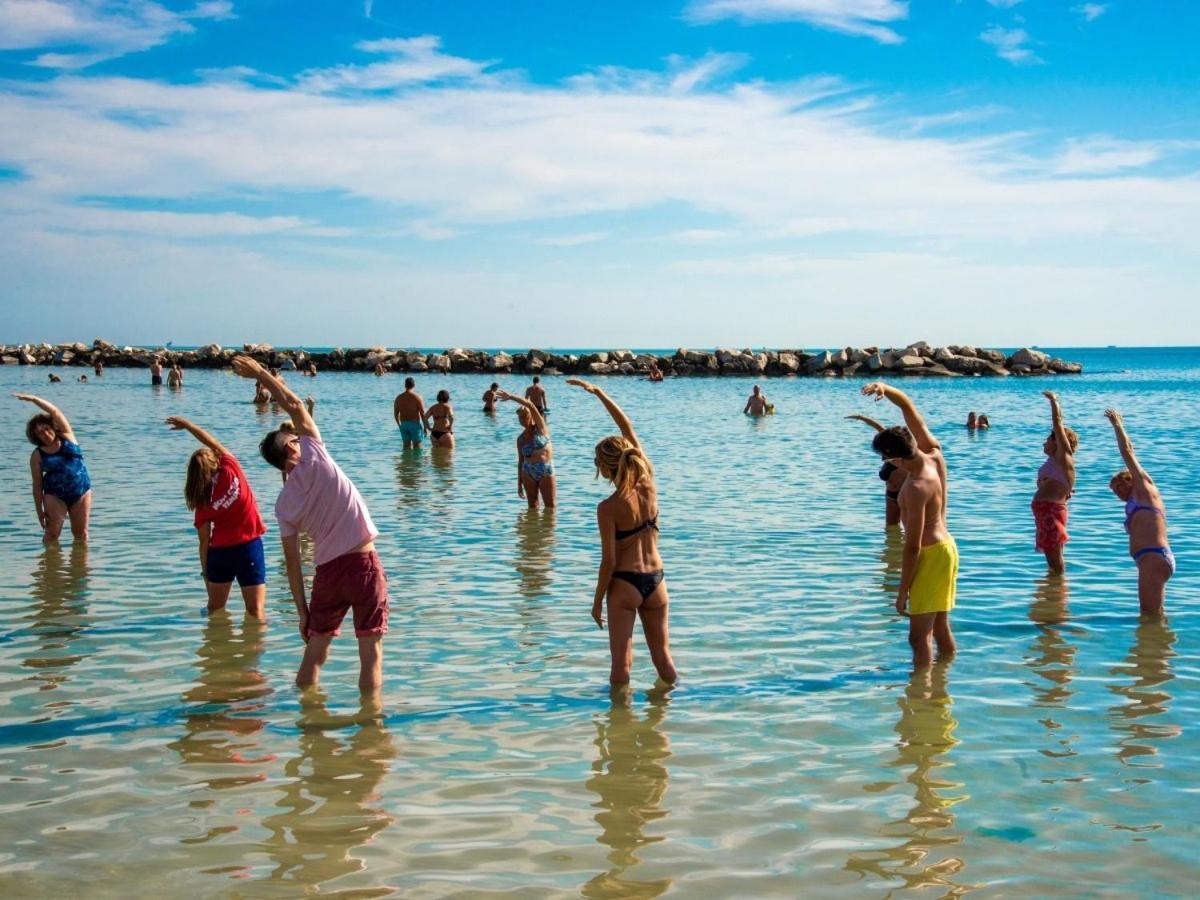 Hotel Marina Beach - Azzurro Club Ravenna Buitenkant foto