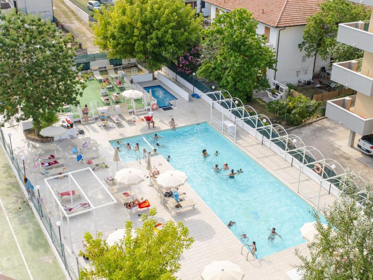 Hotel Marina Beach - Azzurro Club Ravenna Buitenkant foto
