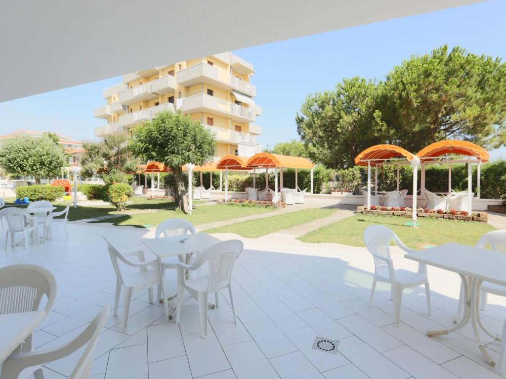 Hotel Marina Beach - Azzurro Club Ravenna Buitenkant foto