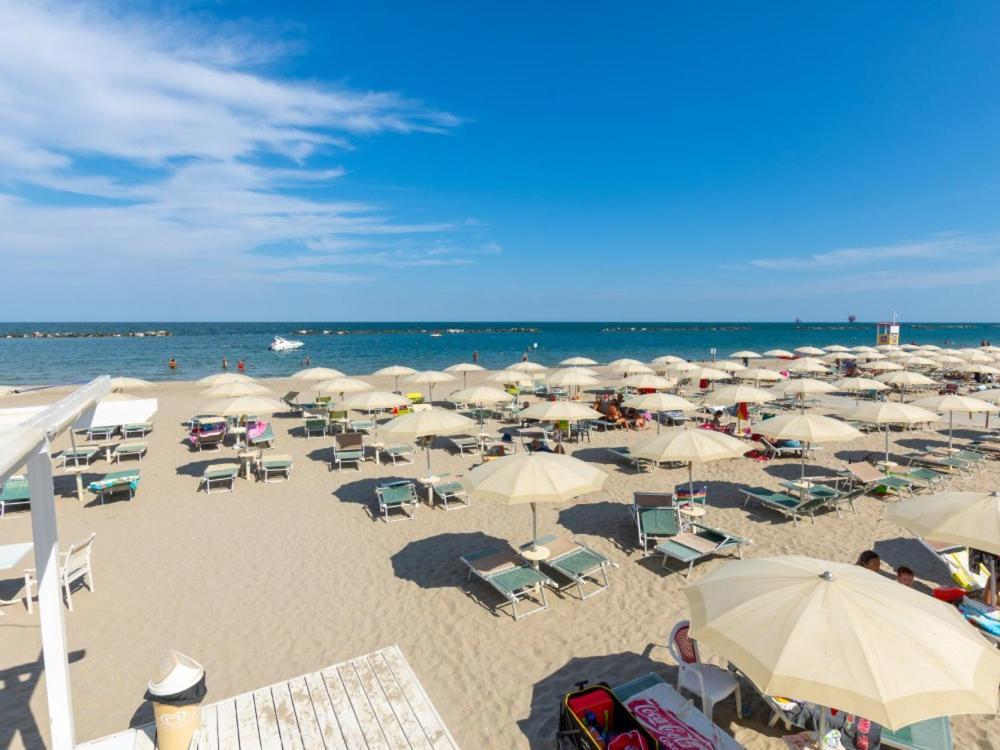 Hotel Marina Beach - Azzurro Club Ravenna Buitenkant foto