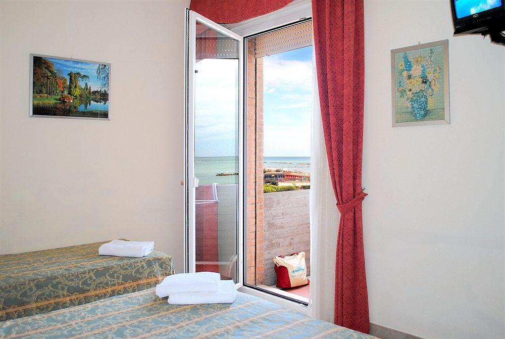Hotel Marina Beach - Azzurro Club Ravenna Buitenkant foto