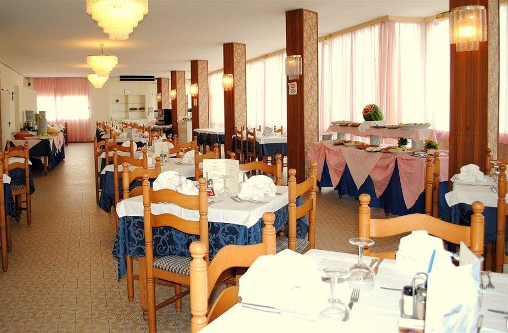 Hotel Marina Beach - Azzurro Club Ravenna Buitenkant foto