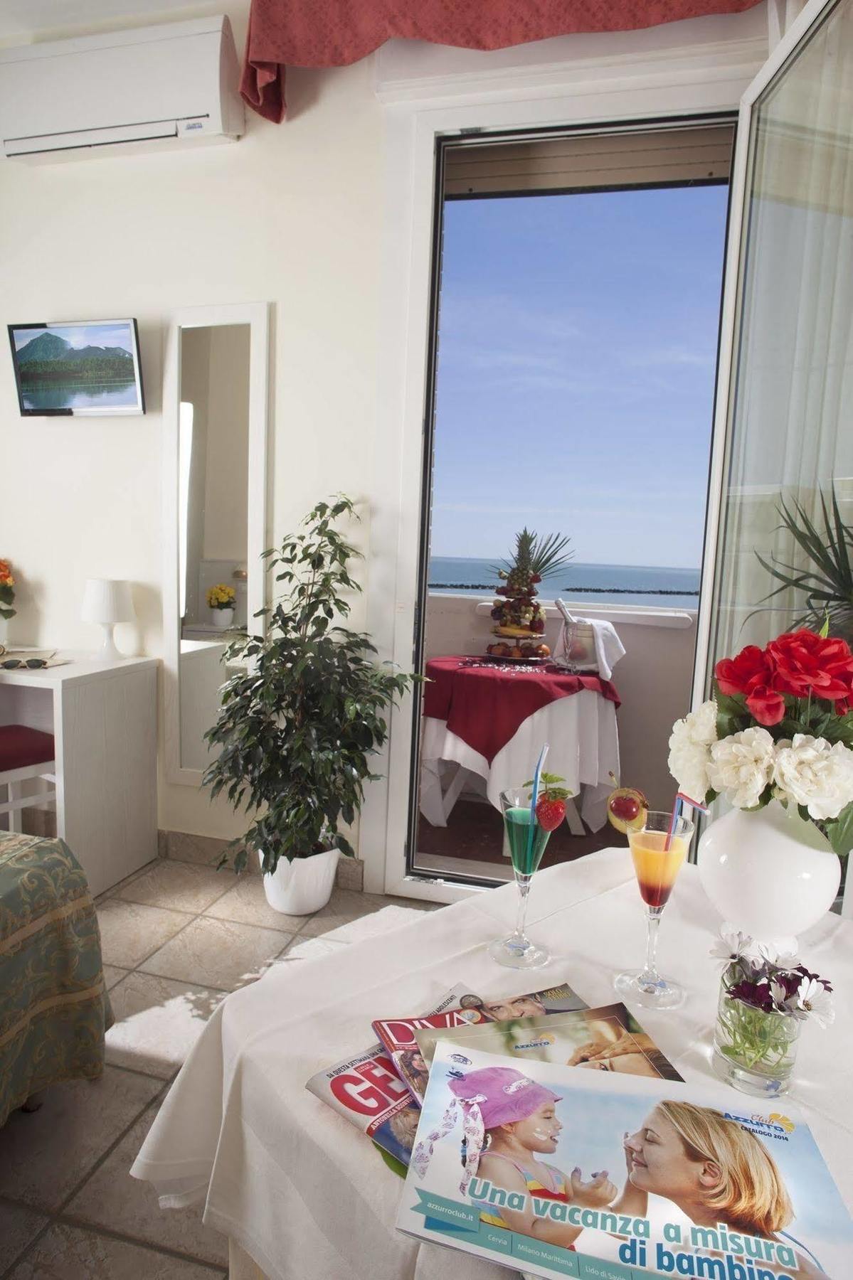 Hotel Marina Beach - Azzurro Club Ravenna Buitenkant foto