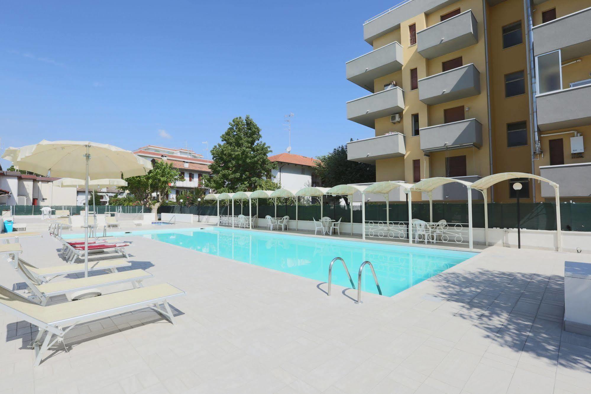 Hotel Marina Beach - Azzurro Club Ravenna Buitenkant foto