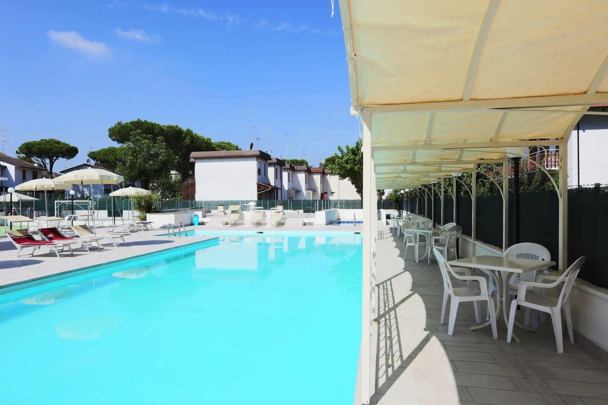Hotel Marina Beach - Azzurro Club Ravenna Buitenkant foto