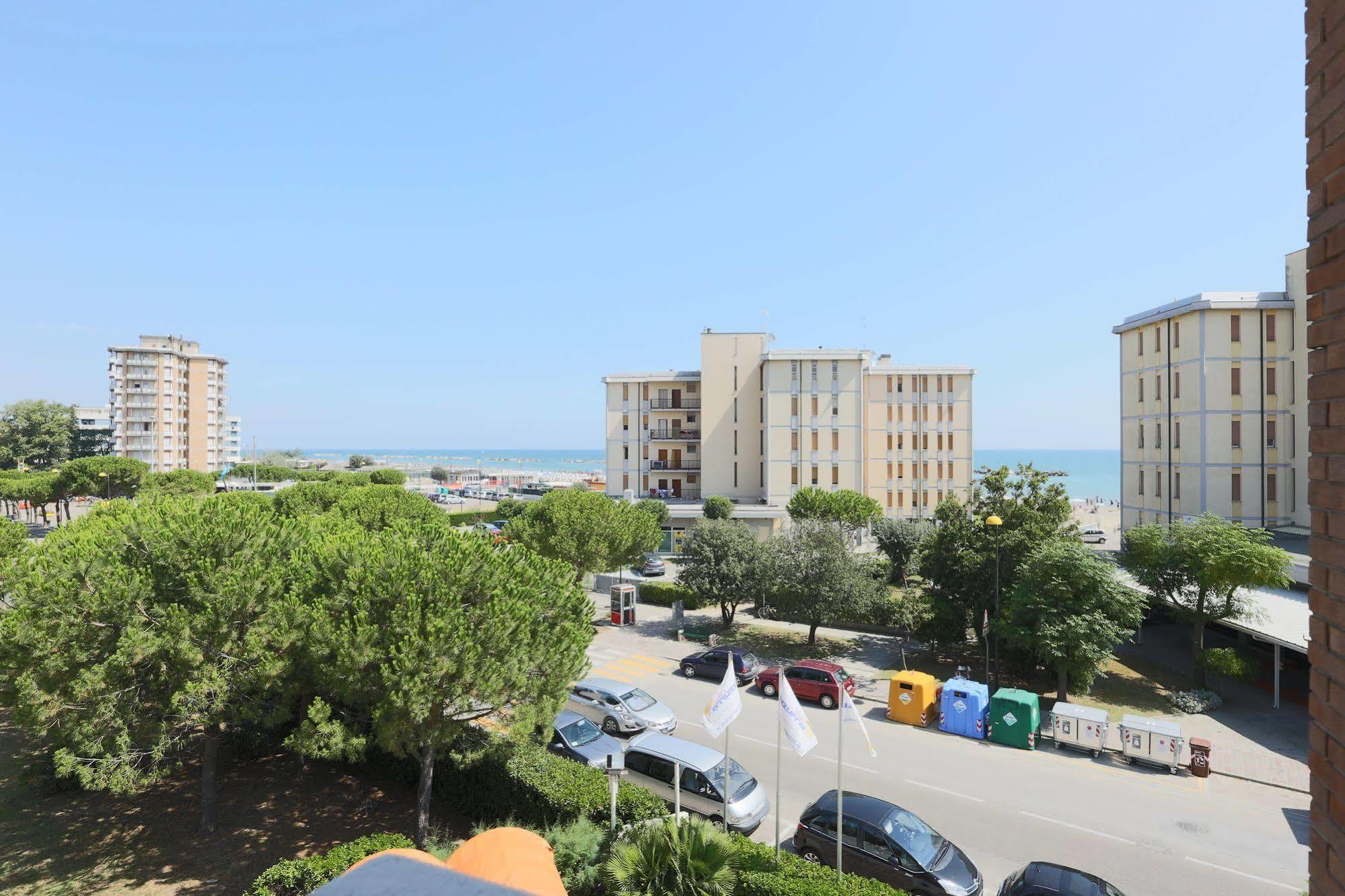 Hotel Marina Beach - Azzurro Club Ravenna Buitenkant foto