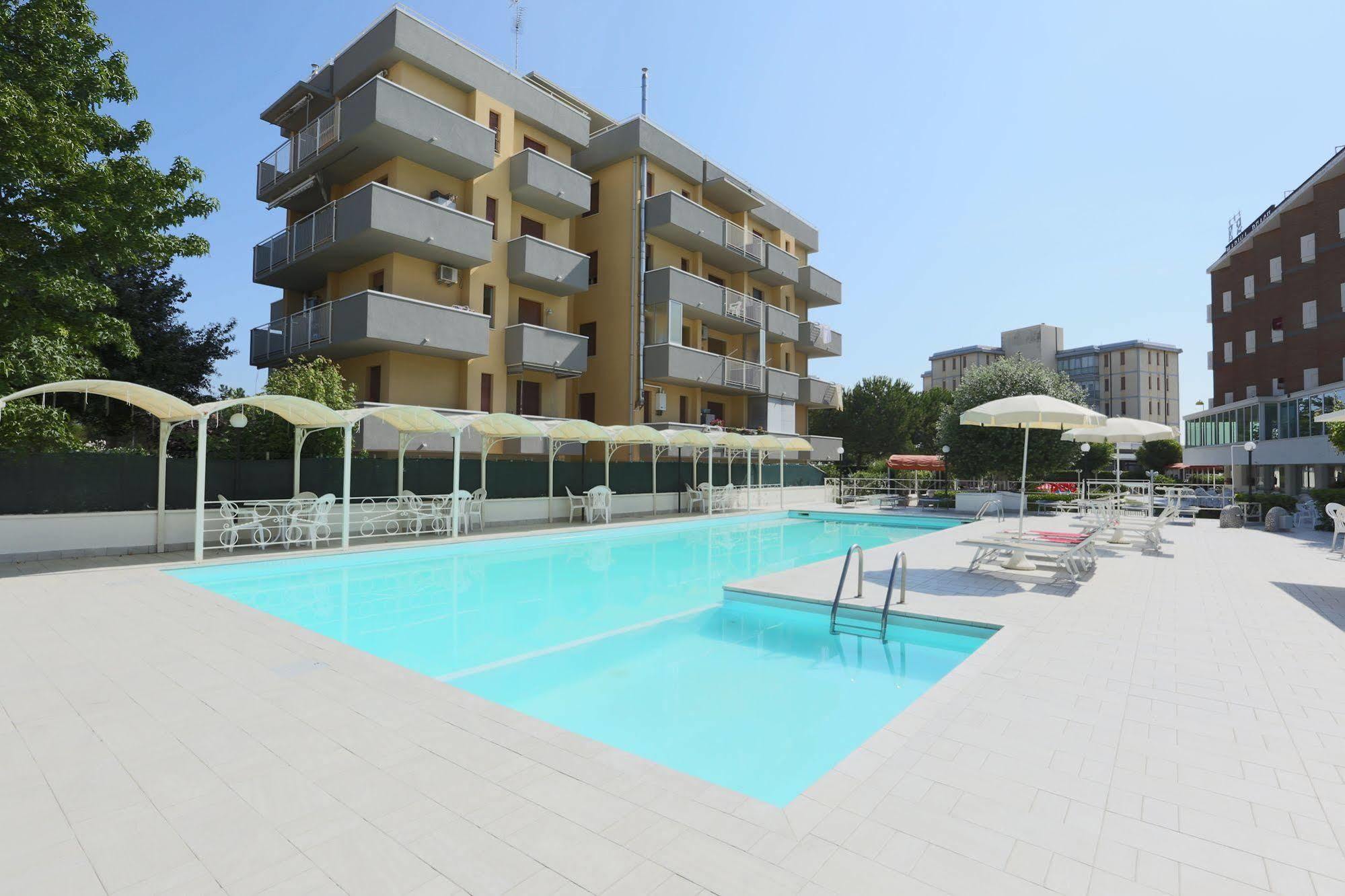 Hotel Marina Beach - Azzurro Club Ravenna Buitenkant foto