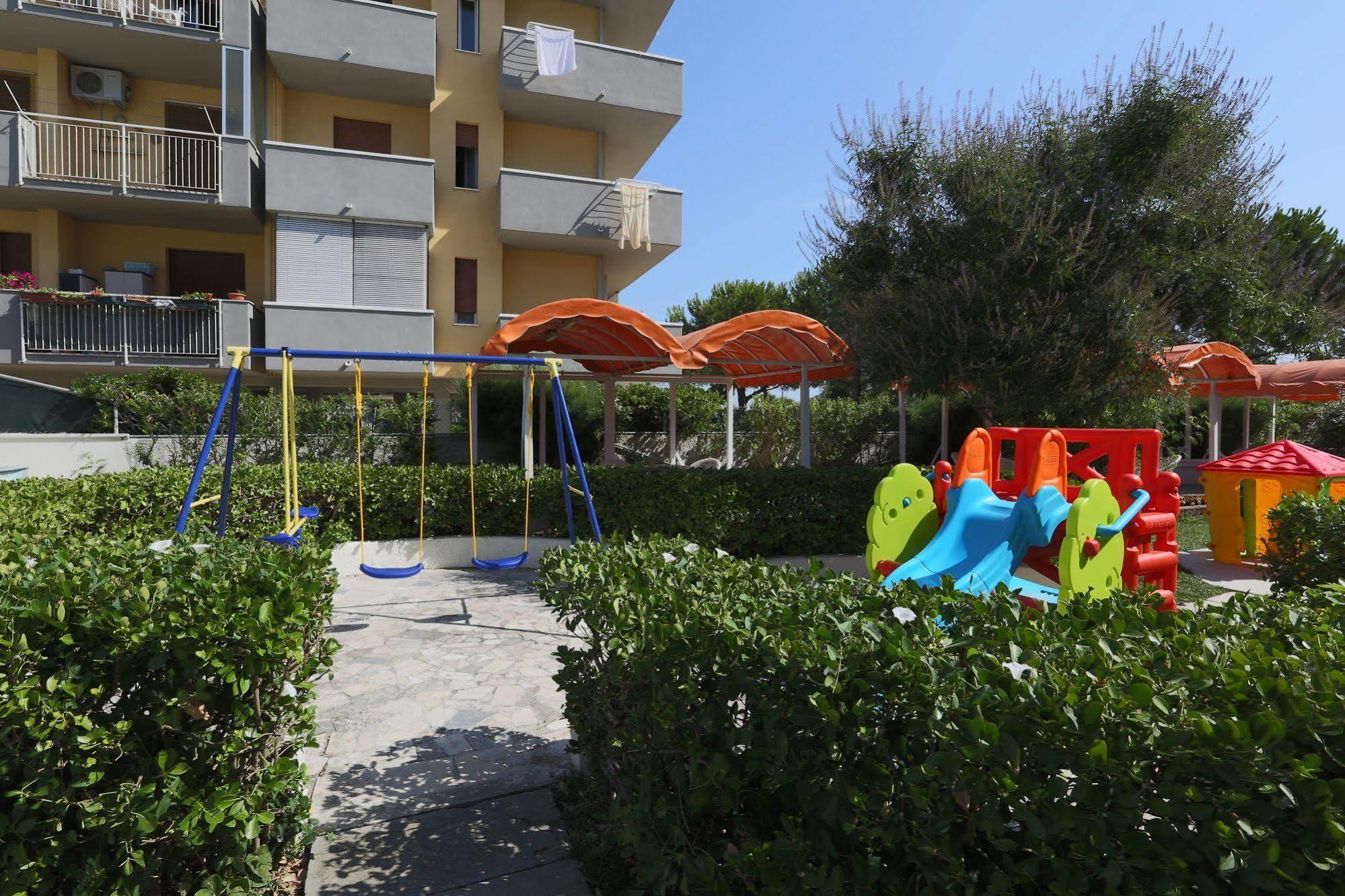 Hotel Marina Beach - Azzurro Club Ravenna Buitenkant foto